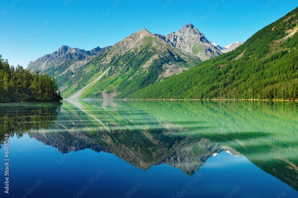 静湖映山