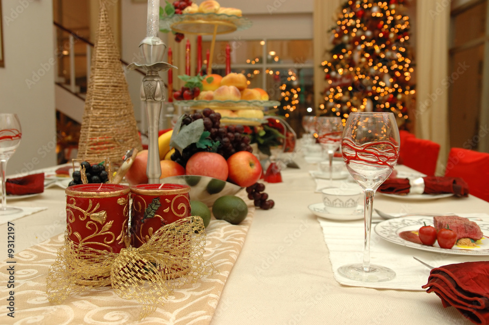 Table set of a christmas dinner meal