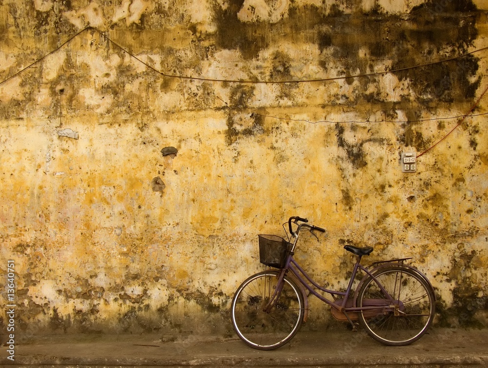 Fahrrad an Hauswand，越南