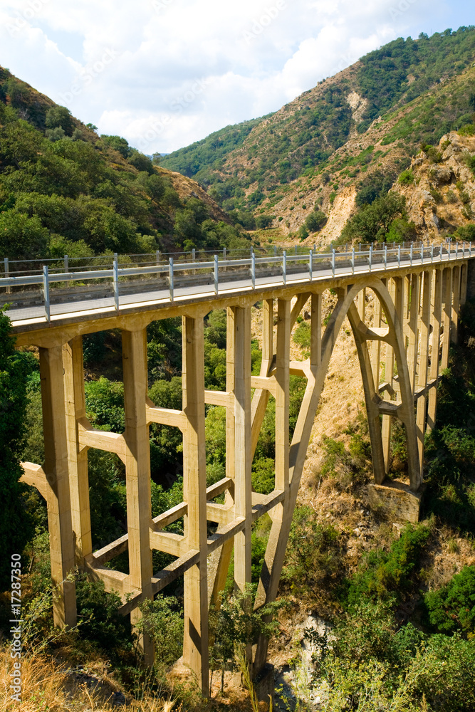 跨河山桥