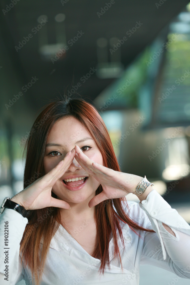 Closeup portrait of a young women screaming out loud