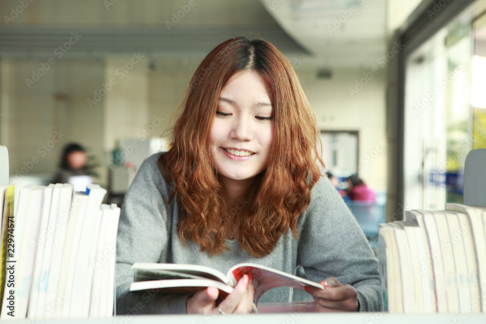 亚洲学生在课堂上