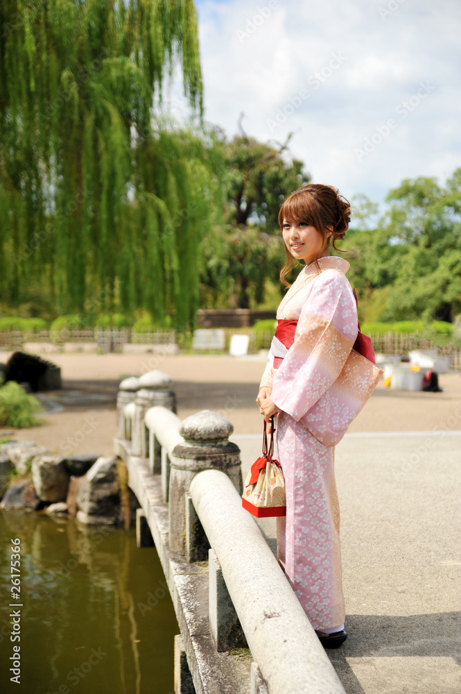 japanese kimono woman on the brigde