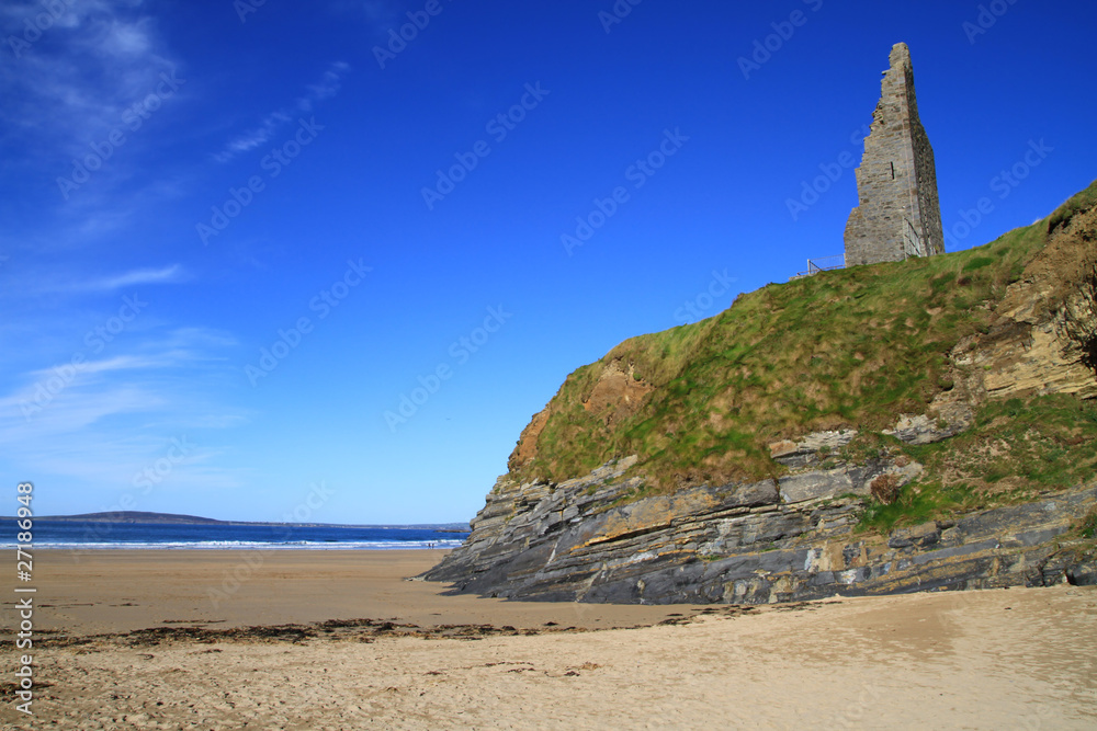 爱尔兰西海岸岩石上的Ballybunion城堡