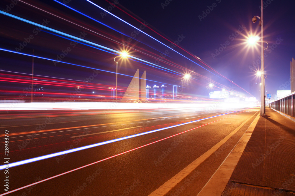 夜间公路桥