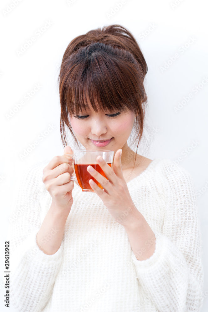 亚洲美女喝茶的画像