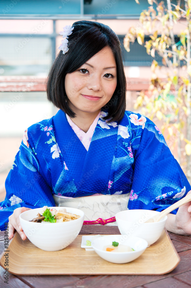 japanese kimono woman in the cafe