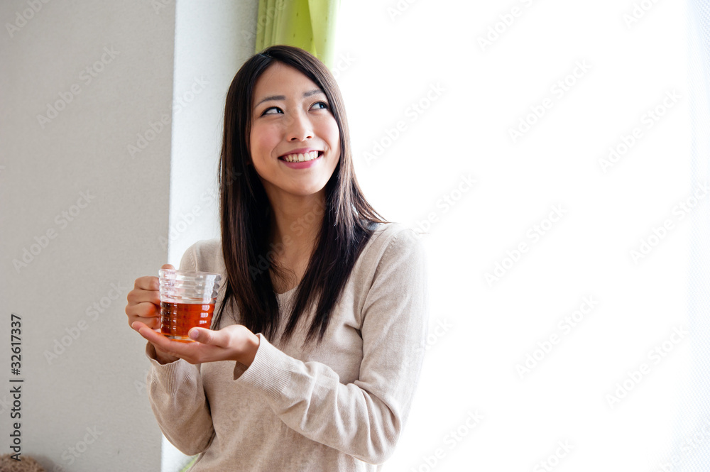 亚洲美女喝茶