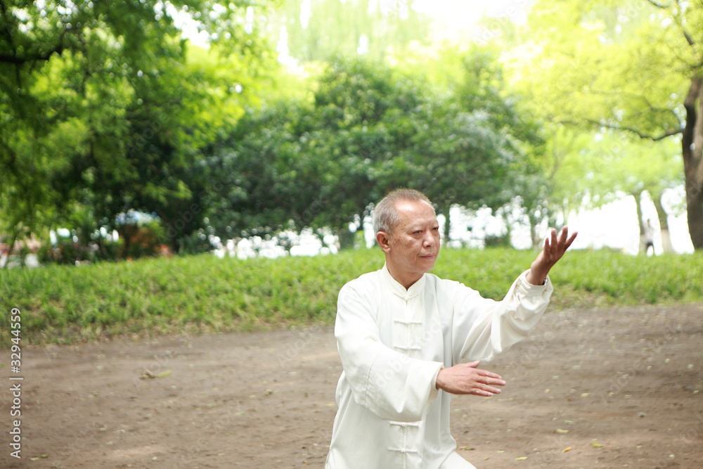 中国人在外面打太极