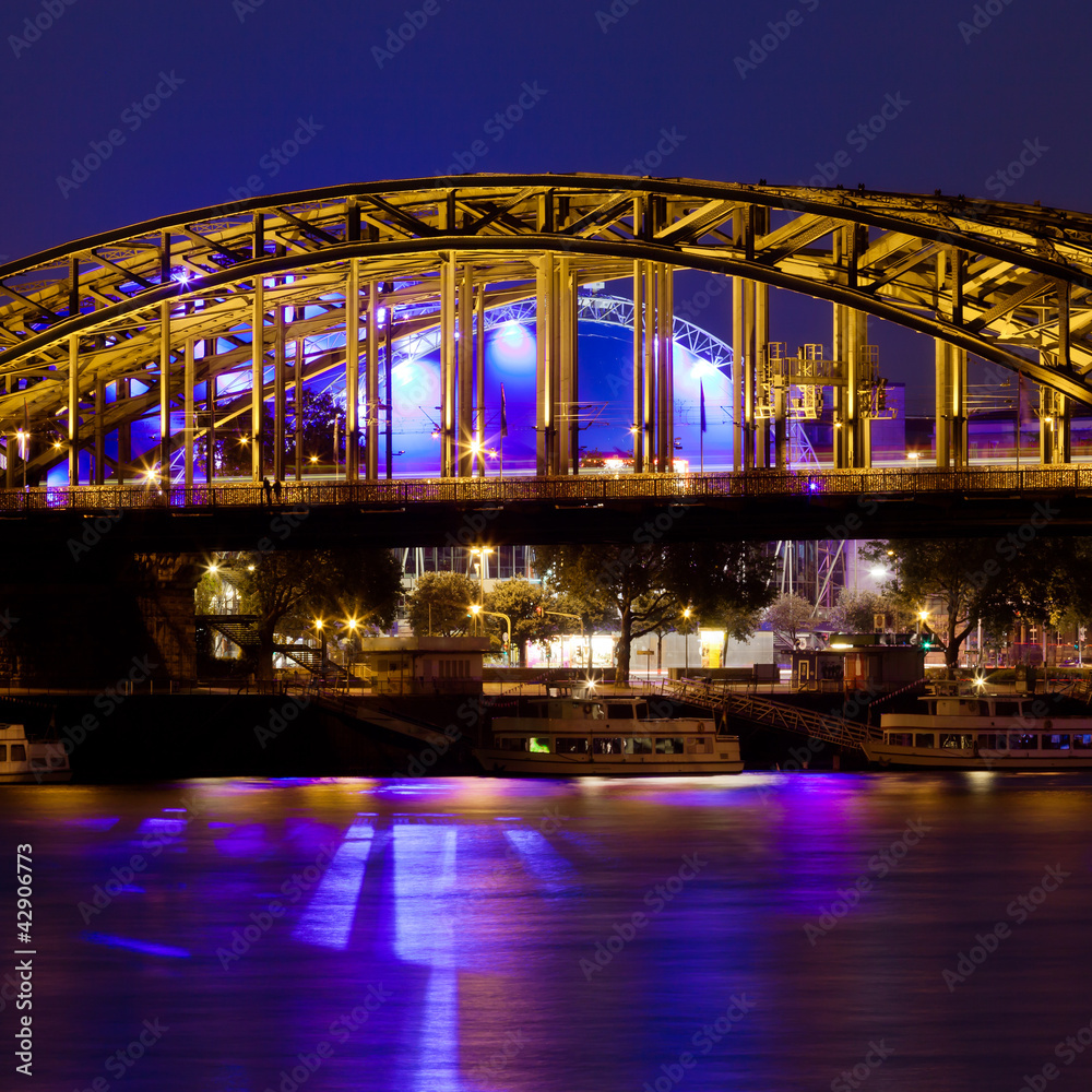 Brücke über dem Rhein