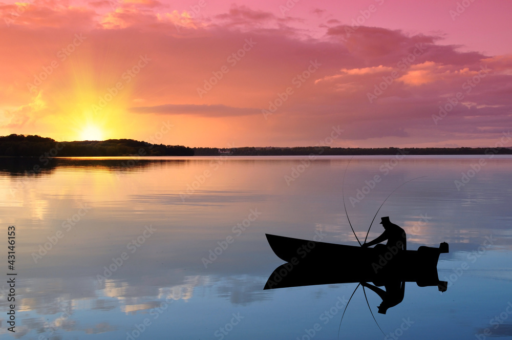 Angler auf dem See bei Sonnenuntergang