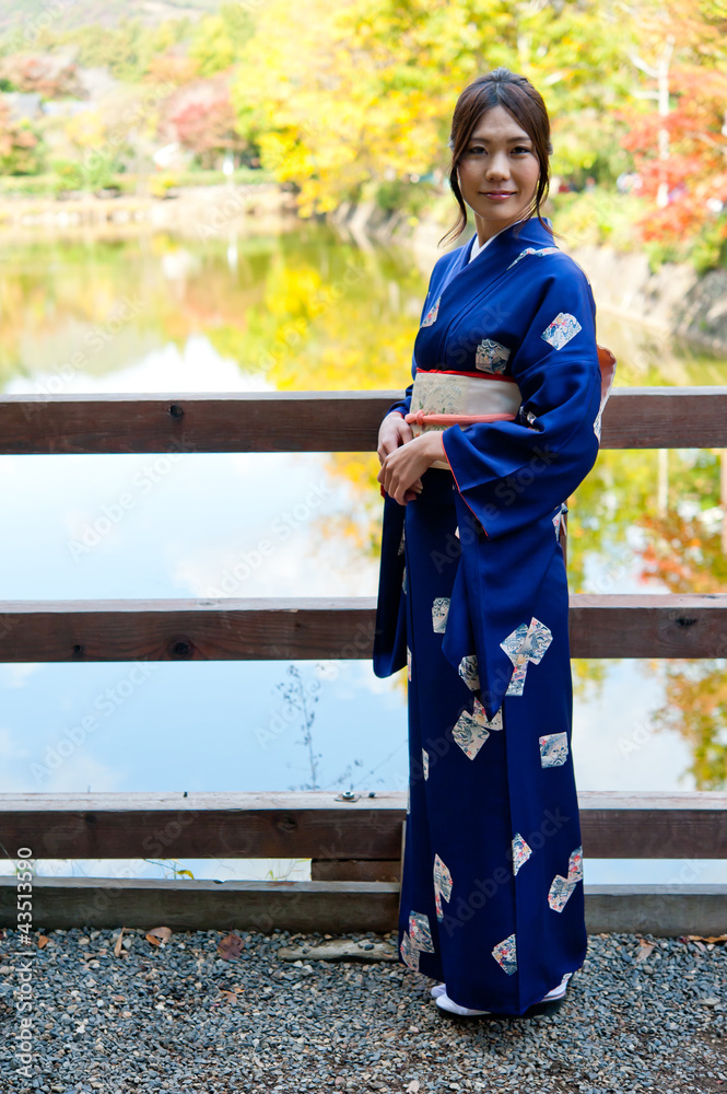 japanese kimono woman in autumn