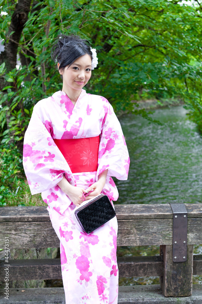 japanese kimono woman on the bridge