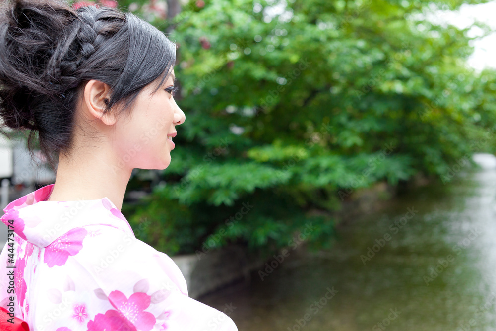 japanese kimono woman on the bridge