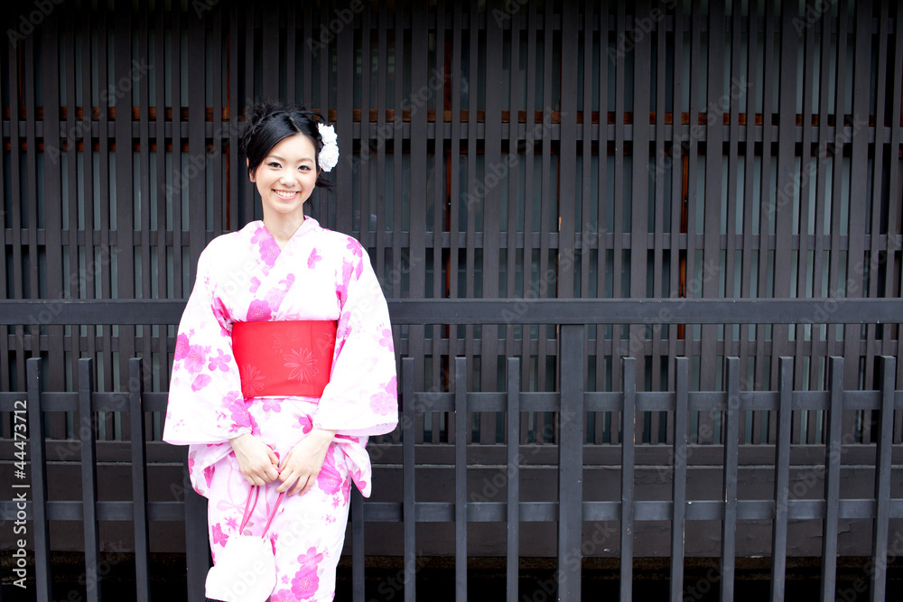 日本和服女人放松