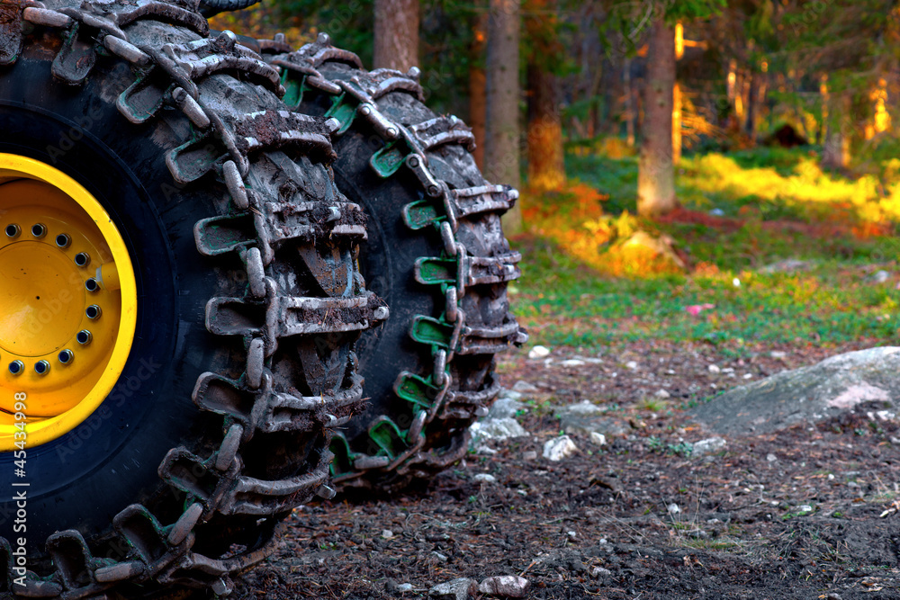 wheels of heavy vehicle