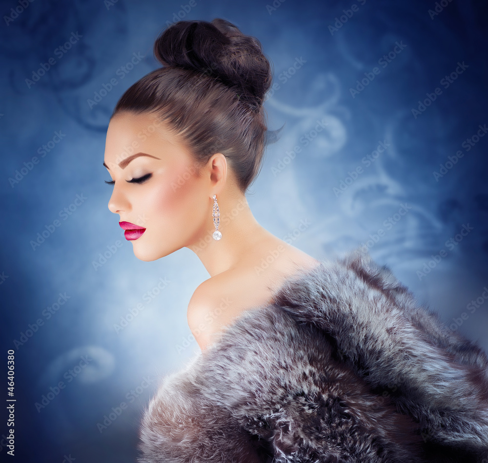 Winter Girl in Luxury Fur Coat. Fashion Fur. Jewelry