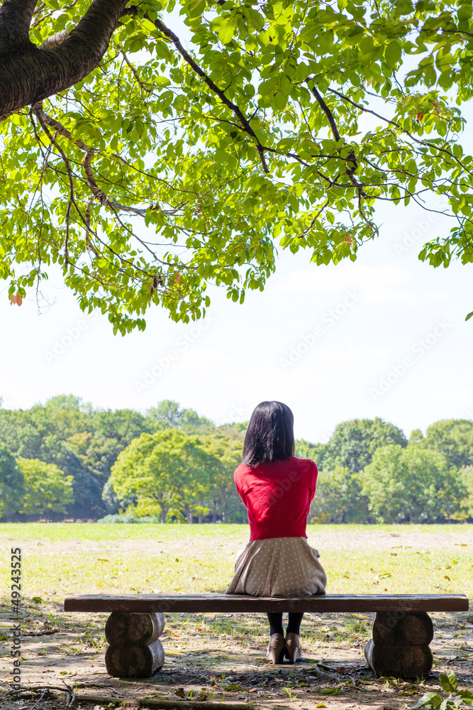 公园里活跃的亚洲女人