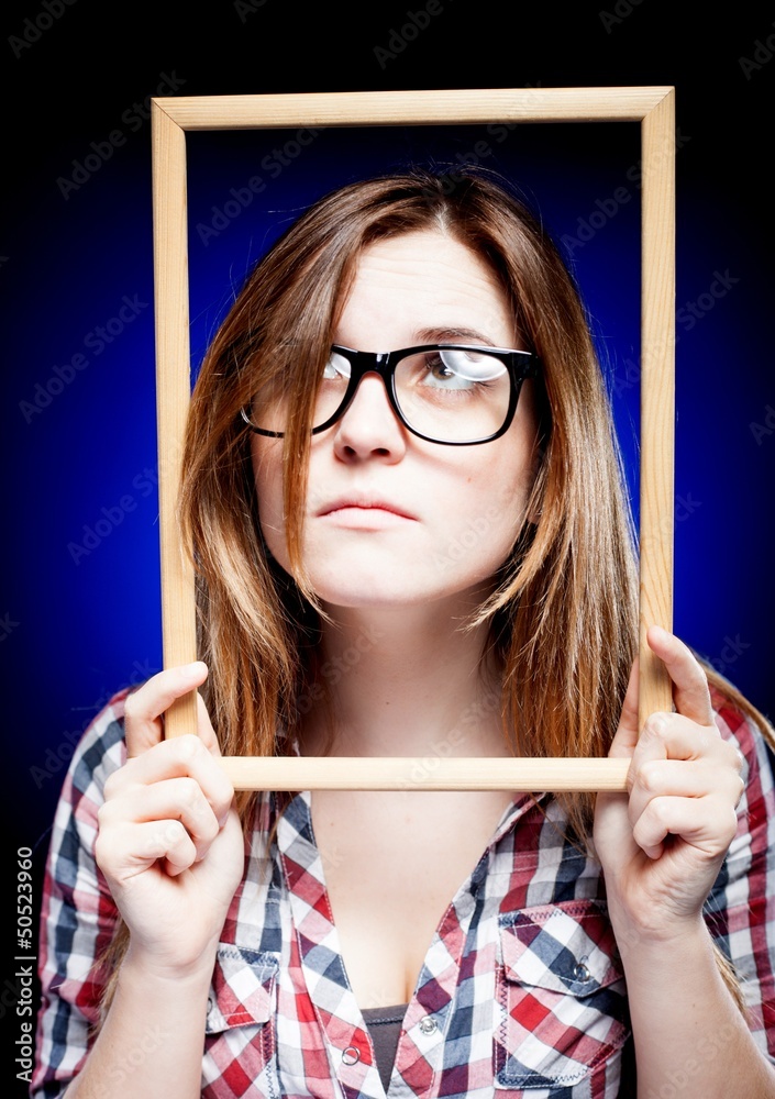 Woman with nerd glasses looking up, frame around her face