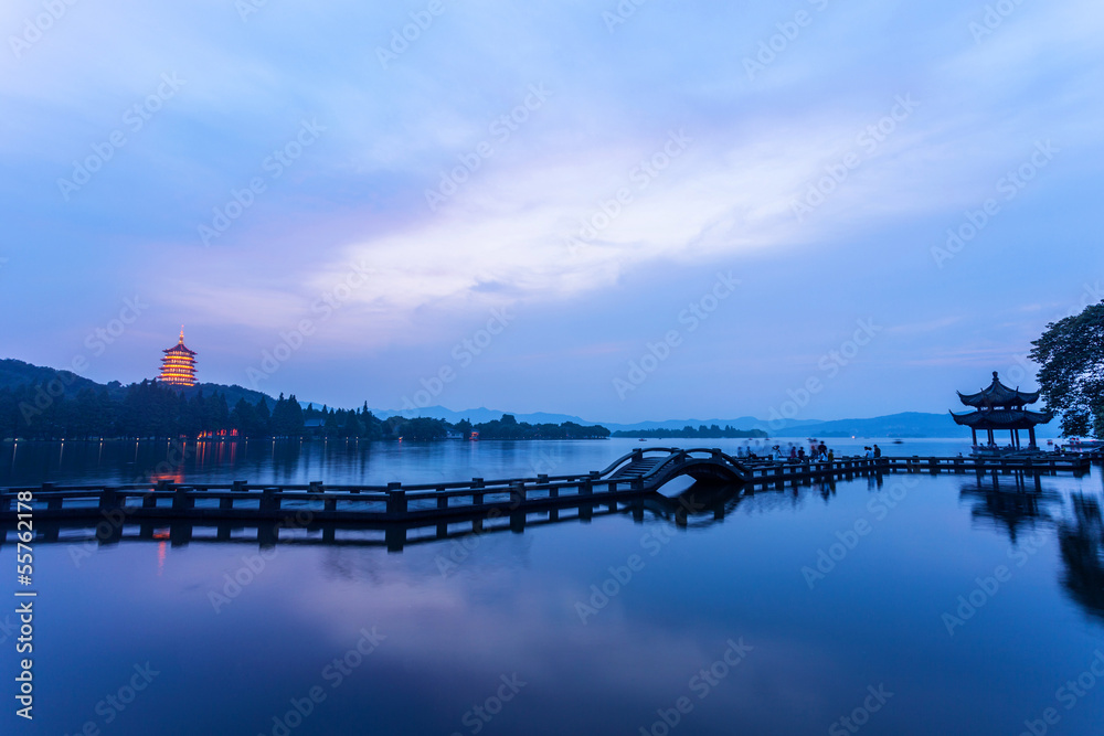 西湖日落景观