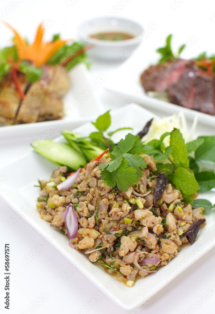 Spicy minced meat salad