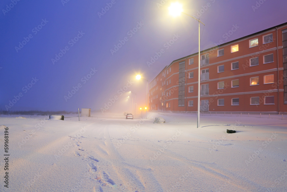 波兰冬天的雪地街道