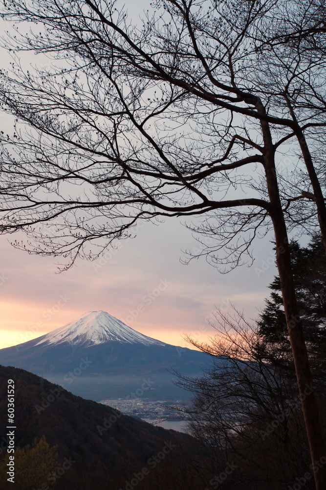 富士山冬季日出时间，清晨的天空