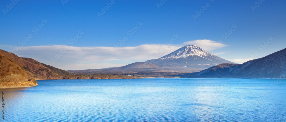 来自Motosu湖的冬季富士山