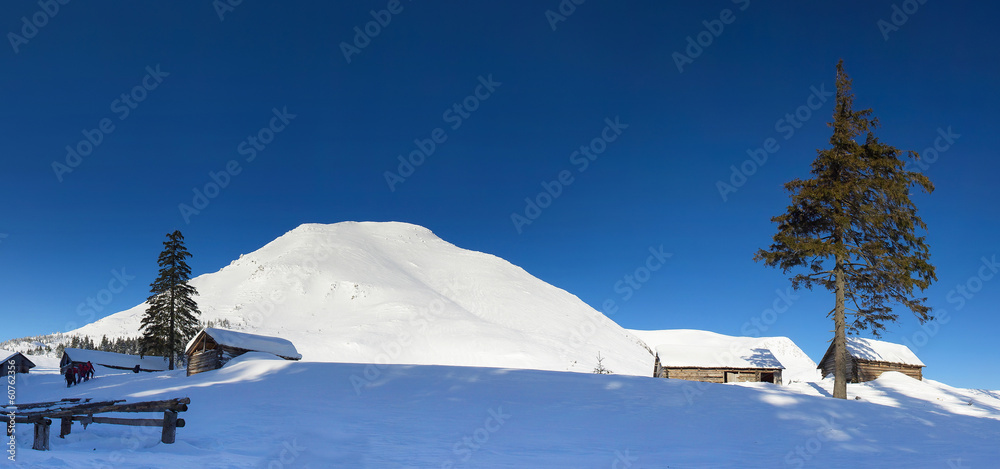 冬天的高山。