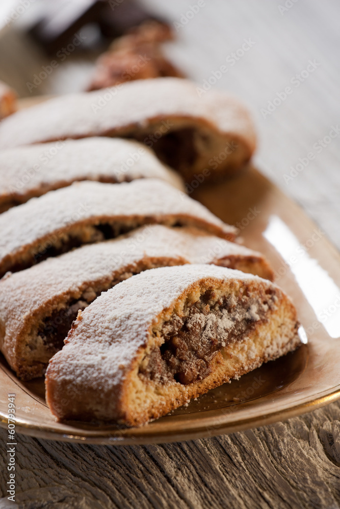 Biscotti with chocolate cream