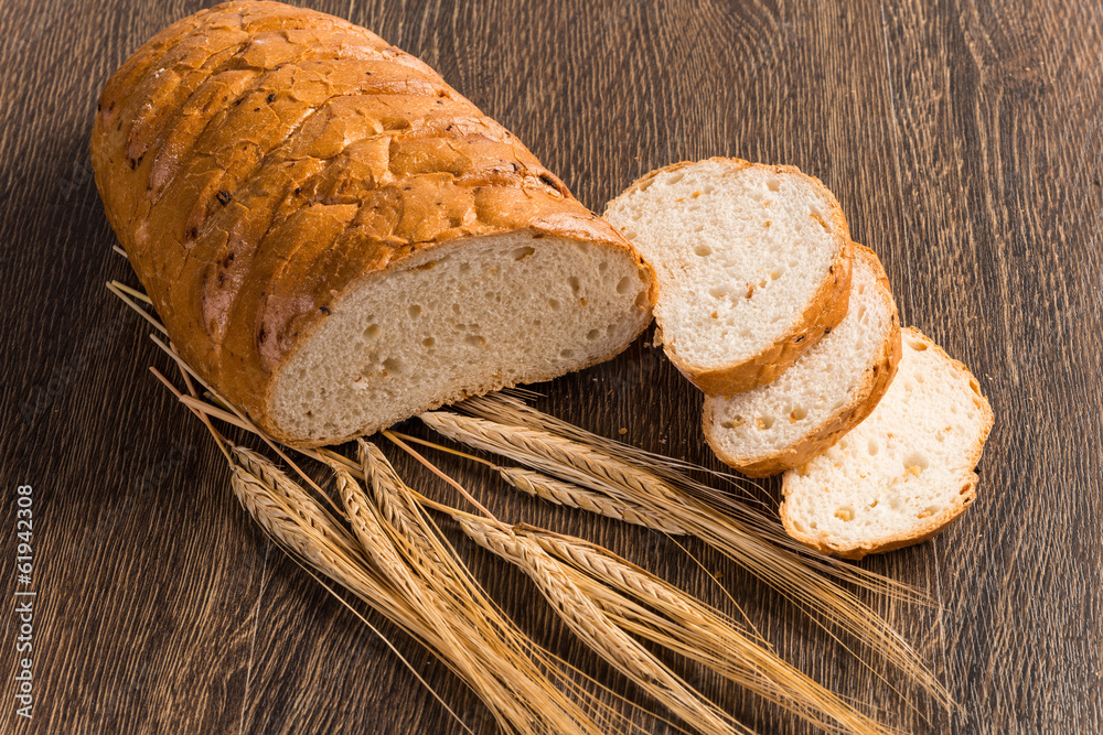 sliced ​​bread with cereals