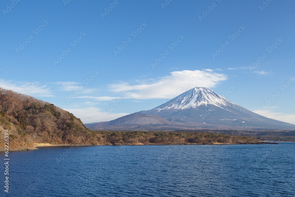 冬季富士山从motosu湖出发