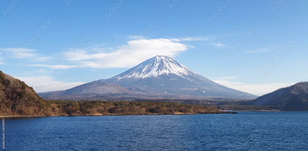 冬季富士山从motosu湖出发