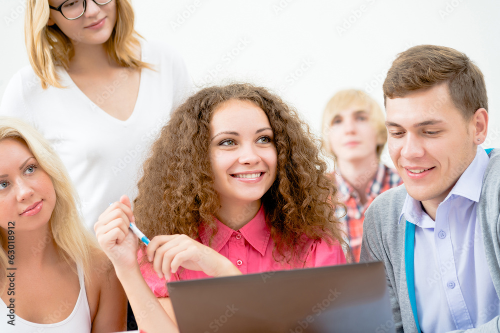 students together to discuss lecture