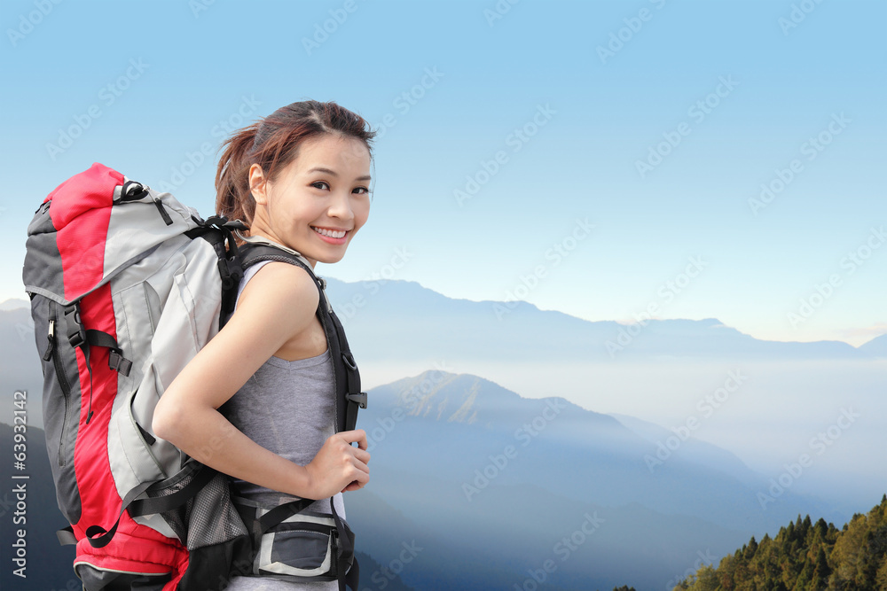 快乐女人登山者