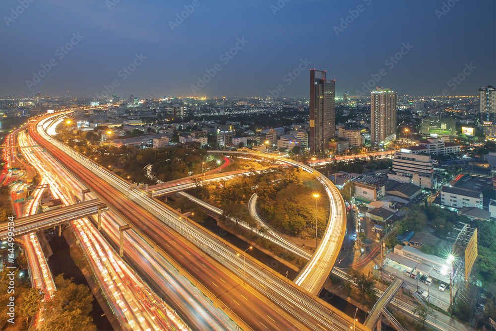 交通繁忙的曼谷城市夜景