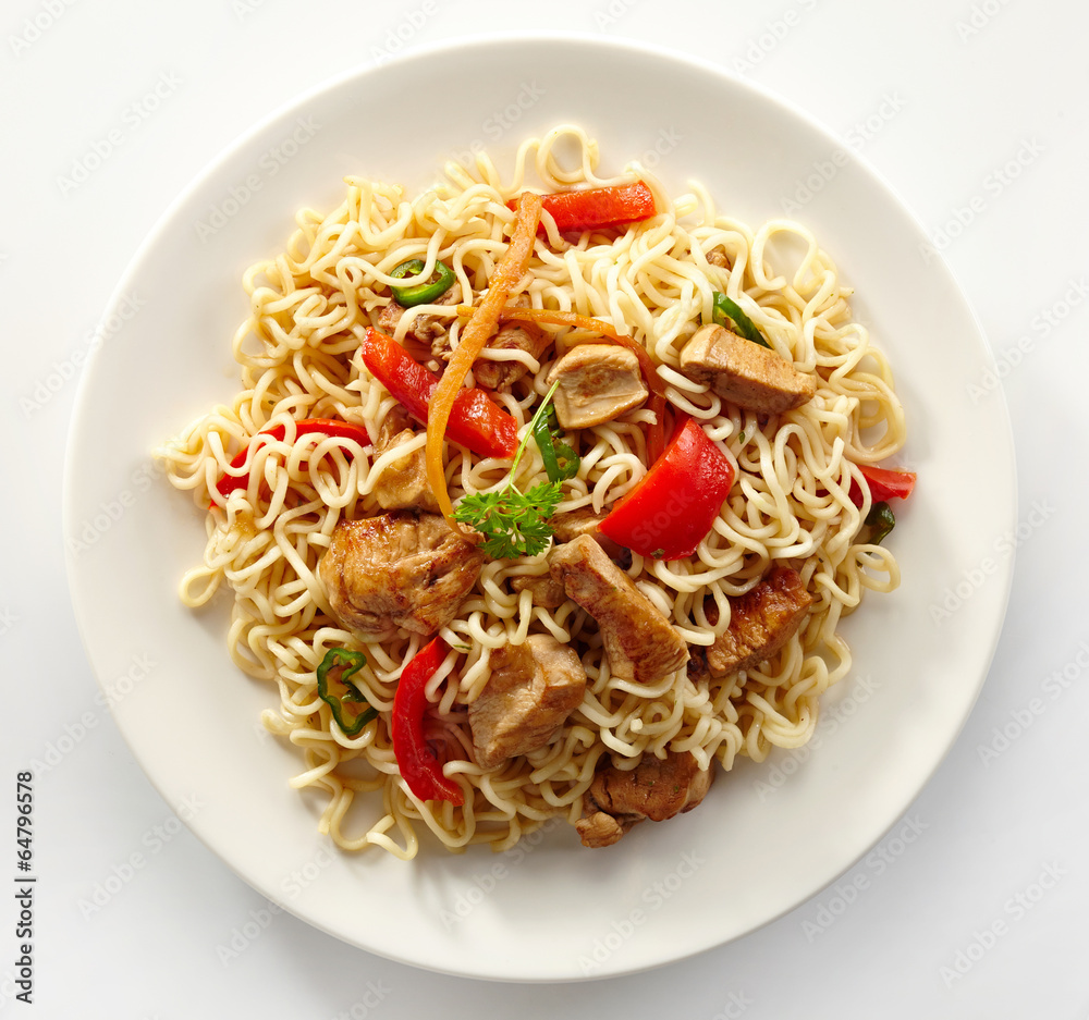 noodles with chicken and vegetables