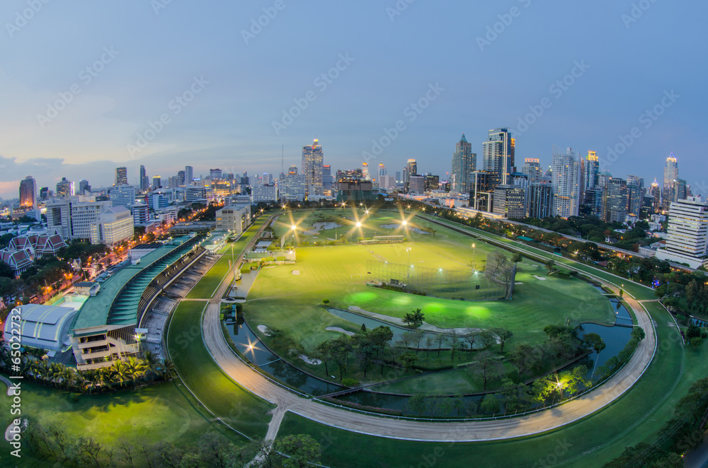 带鱼眼视角镜头的曼谷城市夜景