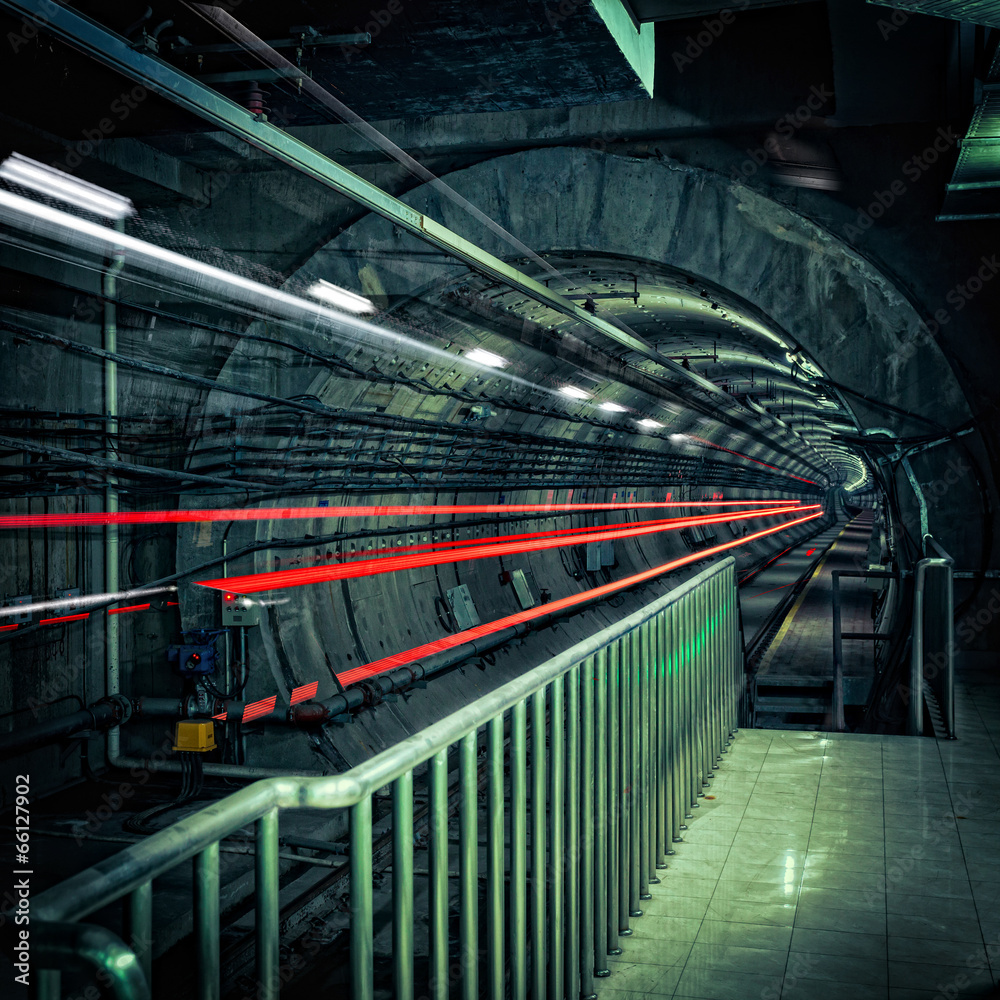 train fast moving at subway station