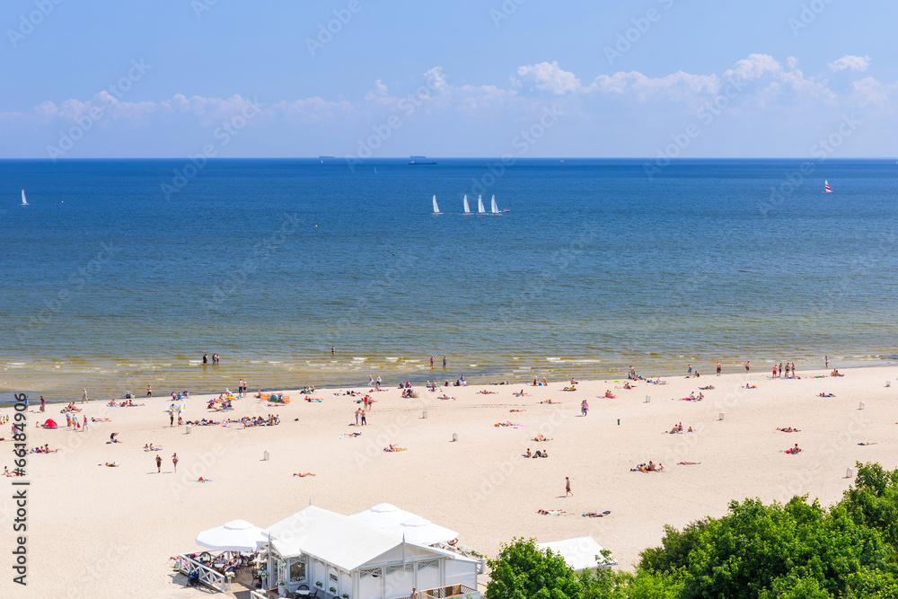 波兰索波特波罗的海海滩上的夏天