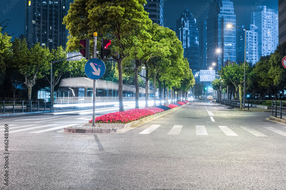 夜晚的城市街道