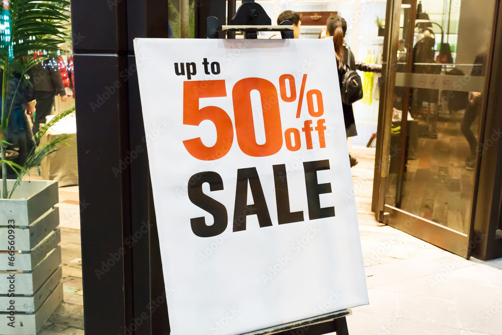 Sale signs in shop，discount