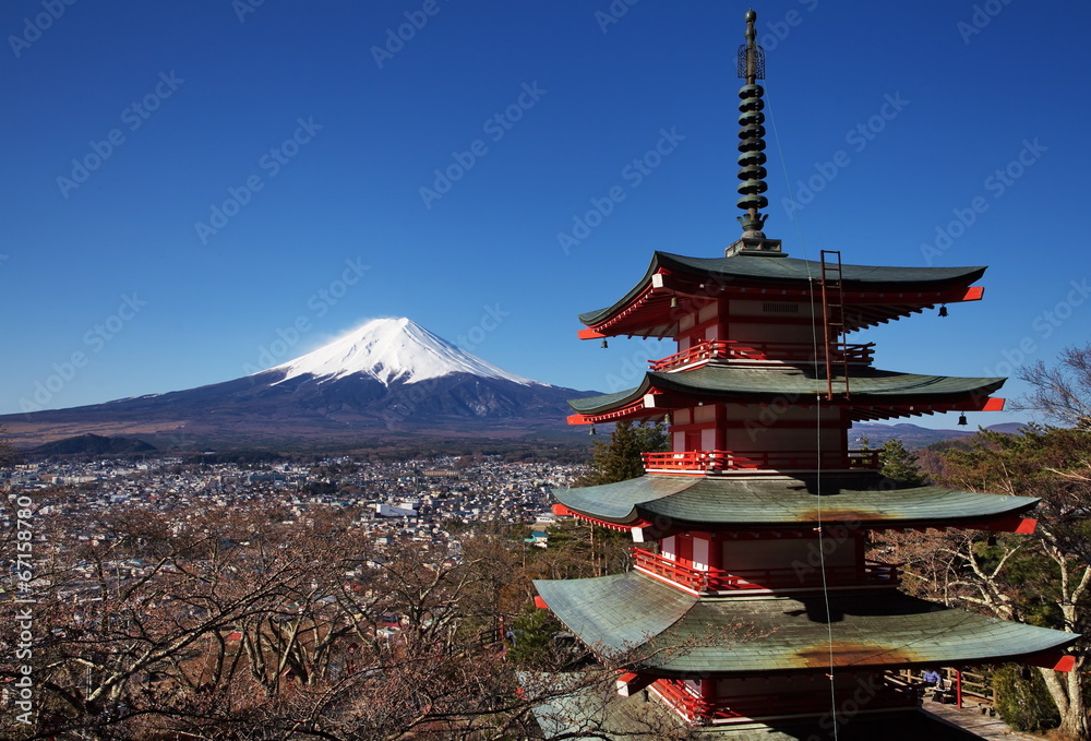 富士山和初雷托佛塔