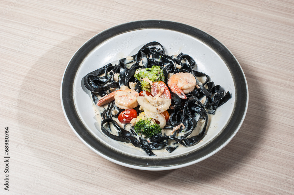 Black spaghetti with prawns and mussels