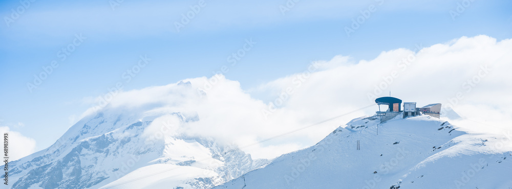 雪山景车站