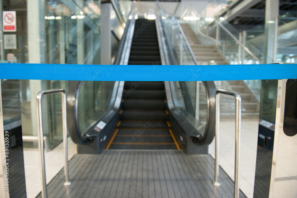 airport escalator