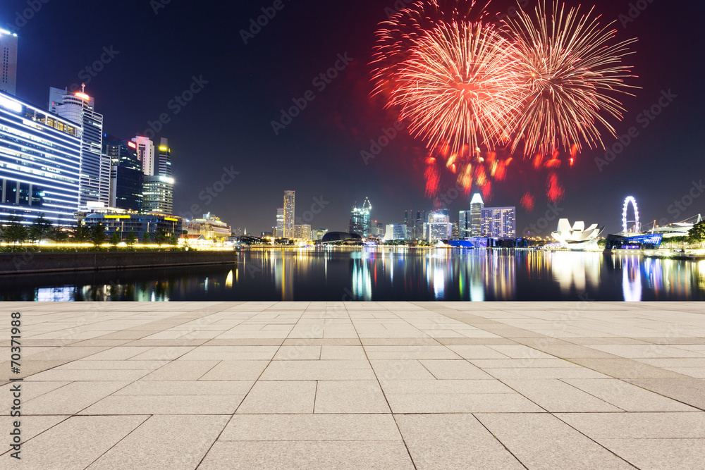 烟花与繁华城市夜景