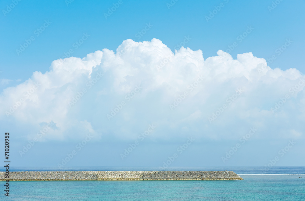 沖縄の青空と海