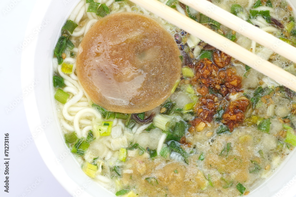 instant noodles and toping in plastic cup