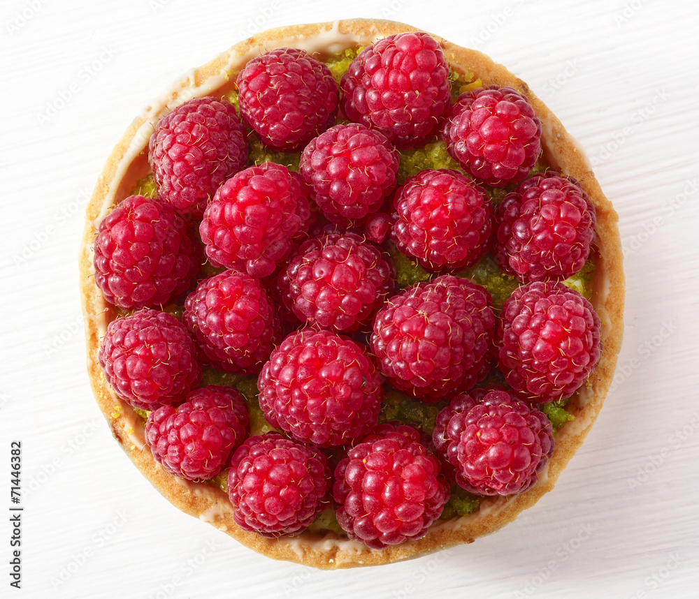 Raspberry and pistachios tart cake